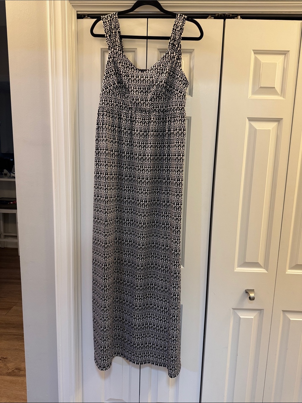 New Directions Black and White Geometric Maxi Dress